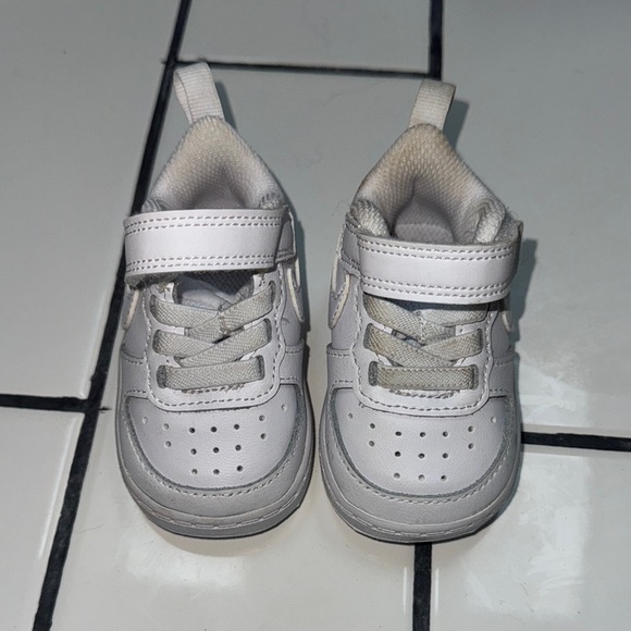 Nike White Baby Walker Shoes Velcro Strap - Picture 1 of 4